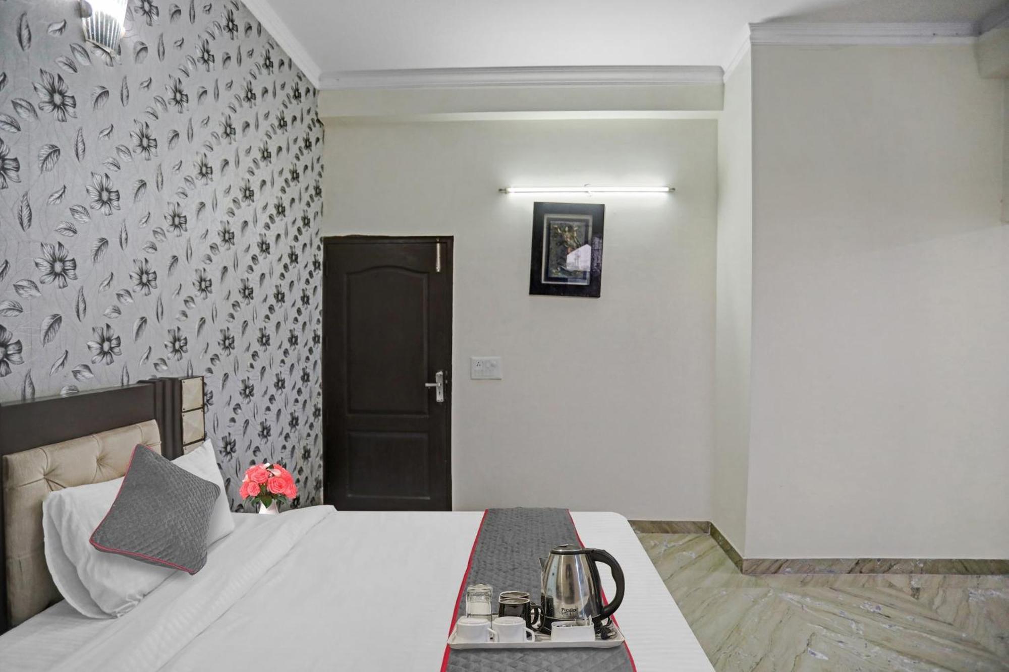 Townhouse The Premier View Near Iskcon Temple Noida酒店 外观 照片